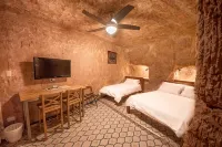 The Underground Motel - parking