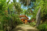 Experience the Pure Life in the Private Jungle Paradise of Ojochal - 2 stelle