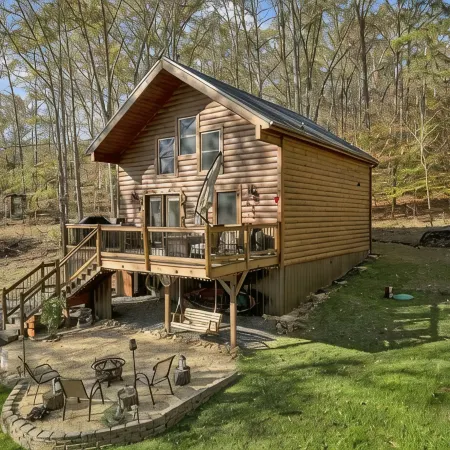 Cozy Lake Cabin. Near Douglas Lake,East TN! Sleeps 5.Hot Tub. Fireplace. Age 25+