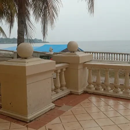 2 Br  Executive Room Beach View Apartemen Marbella Anyer