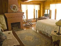 Waterfront Smith Cove Lake House includes dock - Wifi