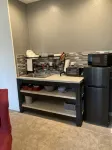 Lakeside 1 Bedroom Apt w/ living room, kitchenette and laundry - 레지던스