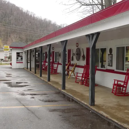 A Holiday Motel - Maggie Valley