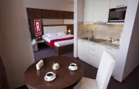 Respublika Apart-Hotel - parking