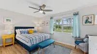 Cocoa Beach Coral Retreat waterfront 3 BR /2.5 BA - สระว่ายน้ำส่วนตัว