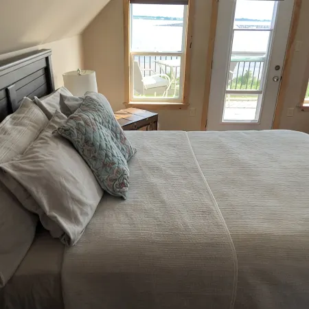Waterfront Cottage Rental - Hardingdale Cottage