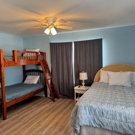 Block Away From Beach, Multi-Level Condo Отели в г. Бригантин