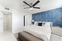 Modern 2BR/2BA with Balcony- Directly Across from the Beach