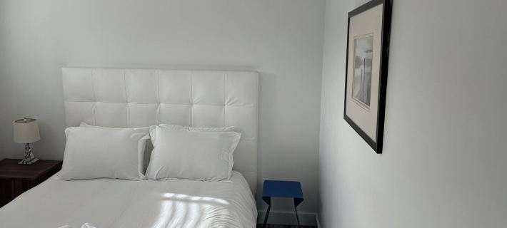 Large 2 bedroom private suite Hotels in North Vancouver