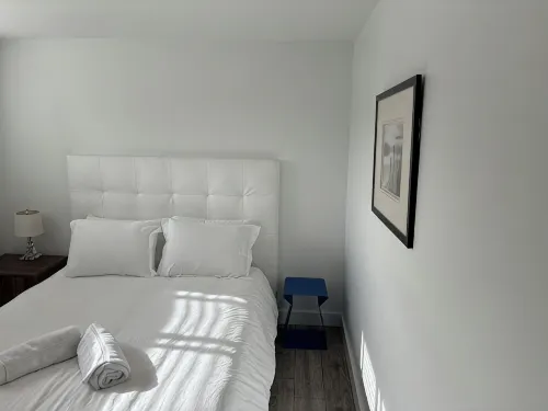 Large 2 bedroom private suite - Wi-Fi