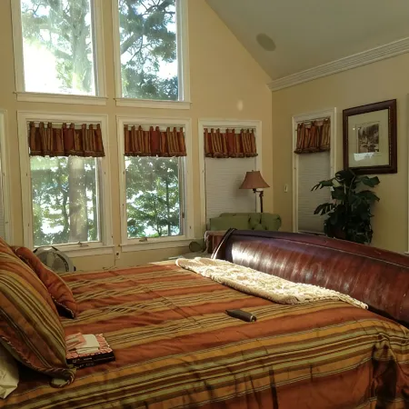 "Luxury Waterfront Retreat" - Summer Dates Avail!!!