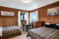 Stunning Log Mount Washington Chalet with Breathtaking Views of Strathcona Park