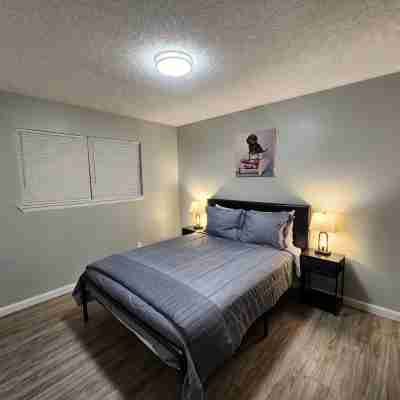 Spacious Townhome in El Paso East Rooms