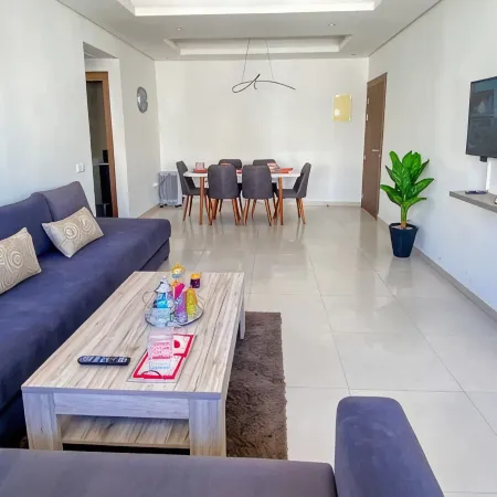 Luxury apartment with sea view, 5 minutes walk from the beach! With air conditioning