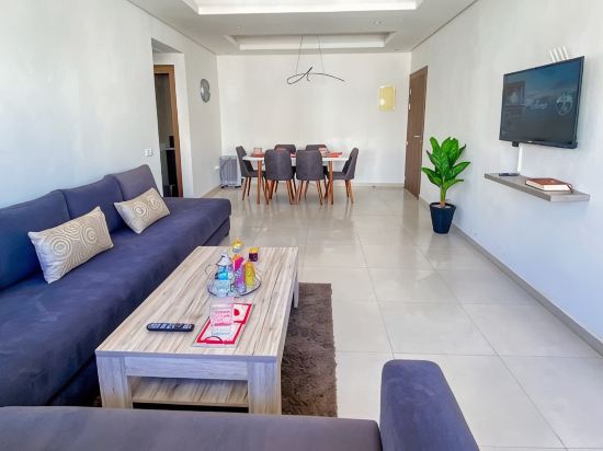 Luxury apartment with sea view, 5 minutes walk from the beach! With air conditioning