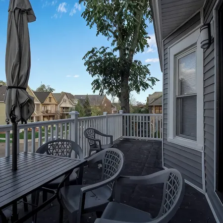 Family-Friendly 6-bedroom house in Charming Buffalo with WiFi, AC