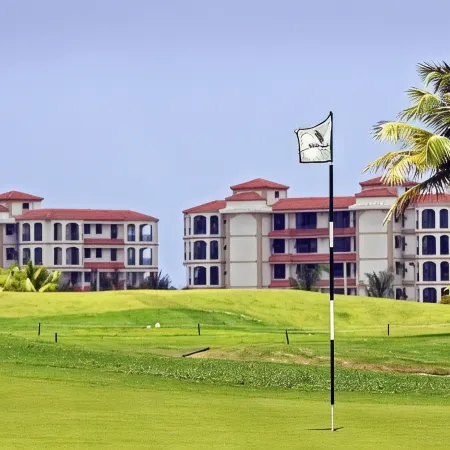 Views! Views! Penthouse with Golf, Beach, Pool and 2 Carts