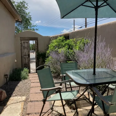 2 Bed Casita with A/C Fast WiFi, Private Garden and Prkg/2Cars.