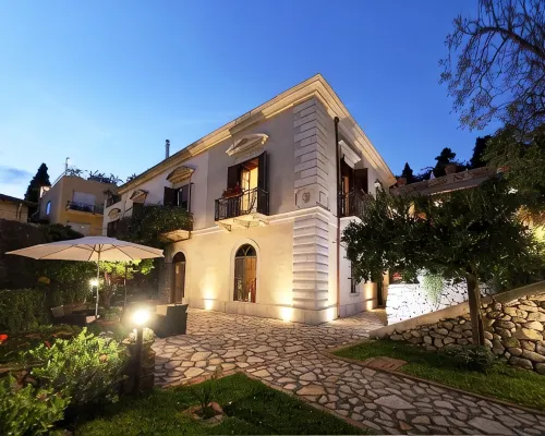Hotel Continental Hotels near Taormina Cathedral