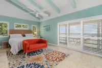 Oceanfront Multi-Family Retreat // 4 Bed, 4.5 Bath // 2 Fully Equipped Kitchens! - WiFi