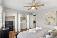 Charming getaway with panoramic lake views. 5 minutes from downtown Lake Geneva. - 4-Star