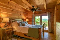 Wondertree Mountain Cabin– Luxury 3BR Cabin with Outdoor Hot Tub, Hot Springs NC - 4-Star