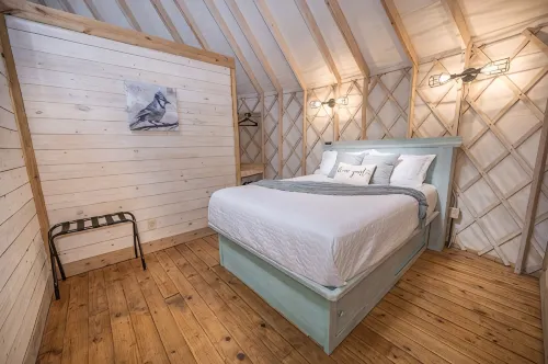 Blue Jay Yurt/Private Hot Tub/Cold A/C!! /River Access/Close to Town! - Chalets