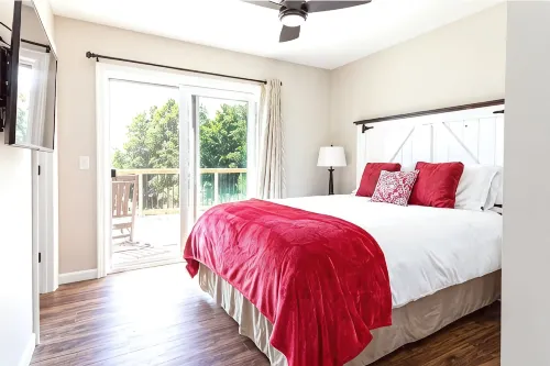 Inn at 84 Cortland: Cozy 1BR private entrance/bath - Apartments