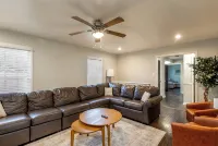 Sleeps 17;2 mins from HPU; Hot Tub; Great for FurnitureMarket - บังกะโล