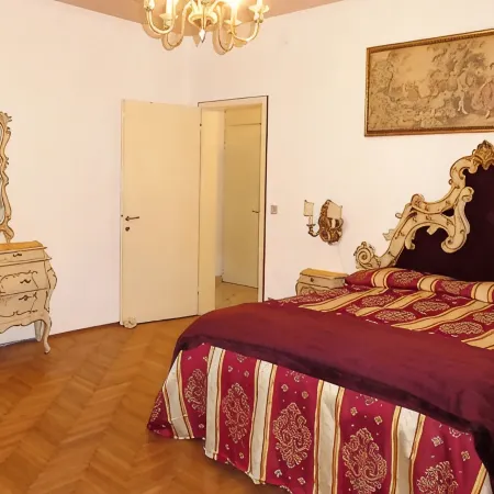 'Palazzo Rossi' Apartment 1A in the old town with balcony, FREE PARKING and WiFi
