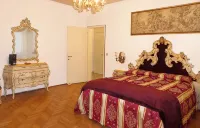 'Palazzo Rossi' Apartment 1A in the old town with balcony, FREE PARKING and WiFi - Apartments