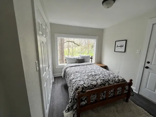 Garden House, Unit B - Apartments