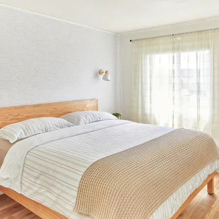 Boutique Style 2 Bedroom Apartment w/pool