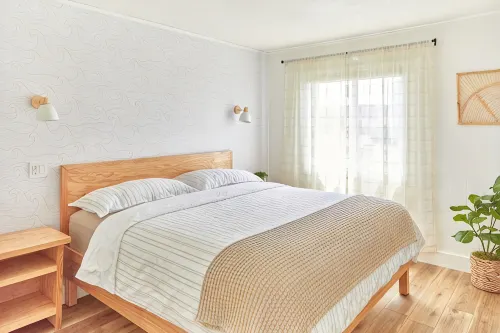 Boutique Style 2 Bedroom Apartment w/pool - Boutique