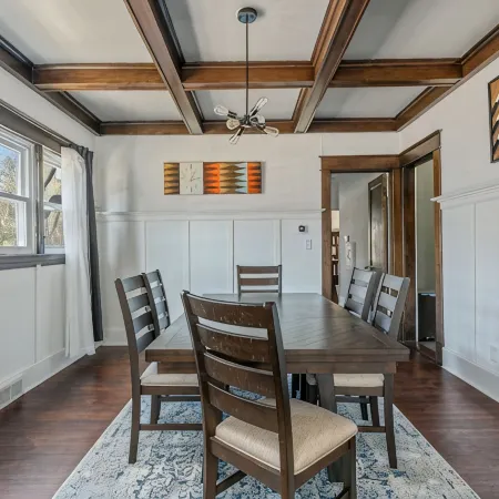 Heart of Elmwood Village cozy apartment
