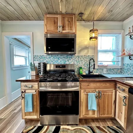 Premier, modern, fully renovated, Beach home...stroll to the beach in 3 minutes!