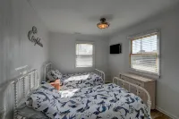 Semi-Oceanfront home with direct access to the beach! - Balcony