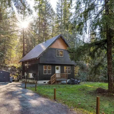 Wild Cascadia Retreat in marvelous Skykomish - 20 min to Stevens Pass