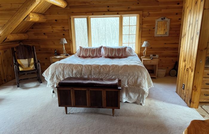 Spacious Riverside Cabin Near Sugarloaf – Perfect for Family Getaways
