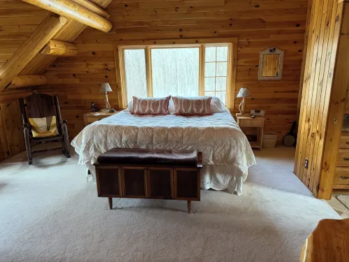 Spacious Riverside Cabin Near Sugarloaf – Perfect for Family Getaways - Wifi