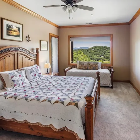 Finely Appointed Mtn Condo in Gated Resort, Only 4 Steps to get in, GREAT VIEW!