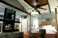 Romantic Spa Experience in Luxurious Creekside Honeymoon Cottage in the Landings - 4-Star