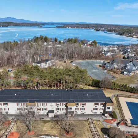 Adorable, updated condo.  Walk to Weirs Beach. Near Bank of N.H.Pavilion.