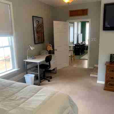 Beautiful 1BR Apt. Near Beach! Inc. Kit, Bath & LR Rooms