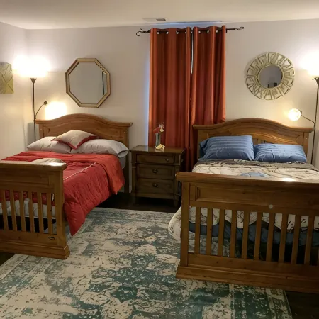 The Redhawk Hideaway: Charming 2BR Condo near Miami Univ in Oxford! Book now!