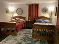 The Redhawk Hideaway: Charming 2BR Condo near Miami Univ in Oxford! Book now! - Wifi