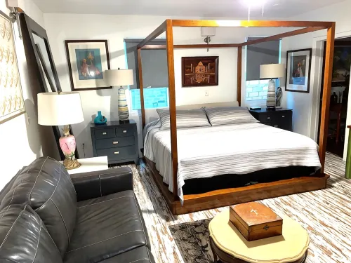 DOWNTOWN ART & ECLECTIC C - Apartments