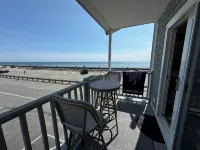 Ocean Front Penthouse Suite Magnificent Oceans views & King Bed - Scenic