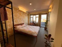 Rich Red Carpet room with a Boudha view Balcony -  Ferienwohnungen