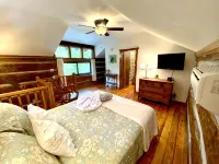 Quaint, Romantic Mountain Antique Log Cabin Near Asheville! - Chalets
